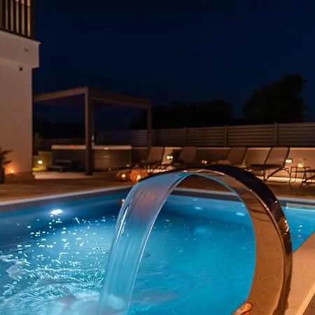 Modern 4br Private - Pool, Jacuzzi, Gaming