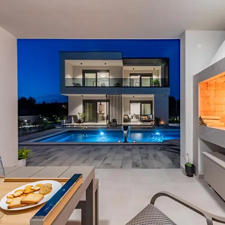 别墅 Modern 4br Private - Pool, Jacuzzi, Gaming