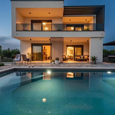 Villa Modern 4br Private - Pool, Jacuzzi, Gaming *