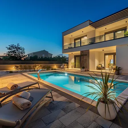 别墅 Modern 4br Private - Pool, Jacuzzi, Gaming