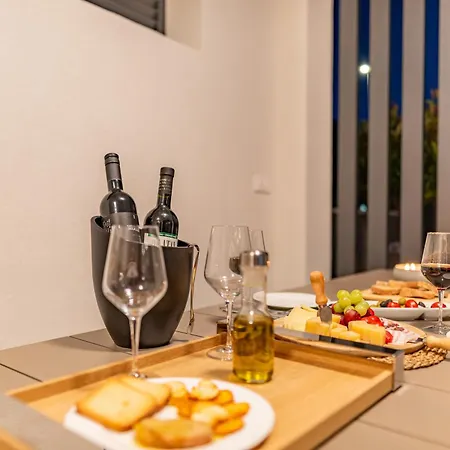 Villa Modern 4br Private - Pool, Jacuzzi, Gaming Bibinje