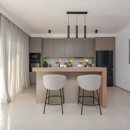 Modern 4br Private - Pool, Jacuzzi, Gaming * 比比涅
