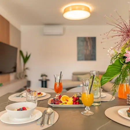 Modern 4br Private - Pool, Jacuzzi, Gaming * 比比涅