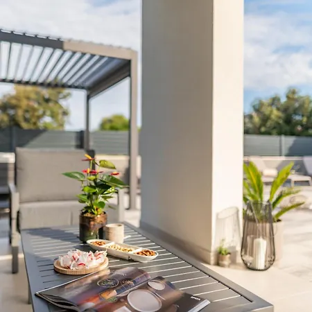 Modern 4br Private - Pool, Jacuzzi, Gaming 别墅