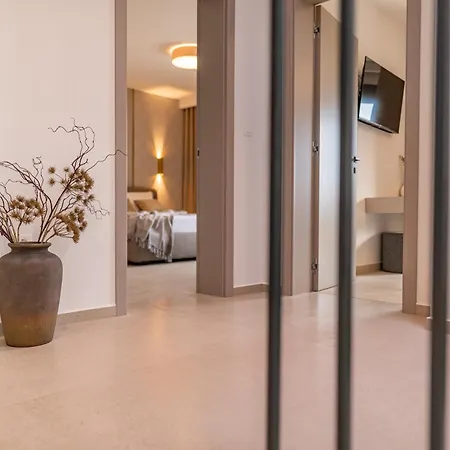 Modern 4br Private - Pool, Jacuzzi, Gaming 别墅 *
