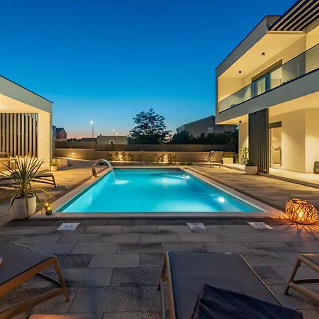 别墅 Modern 4br Private - Pool, Jacuzzi, Gaming