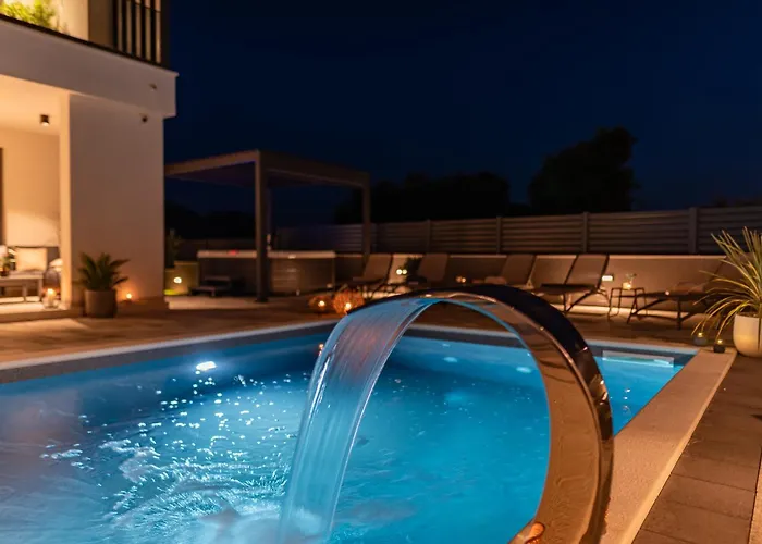 Modern 4br Private - Pool, Jacuzzi, Gaming