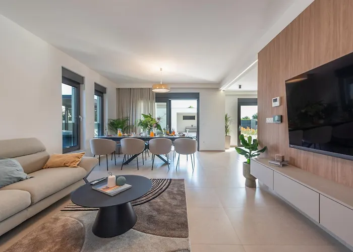 Modern 4br Private - Pool, Jacuzzi, Gaming *