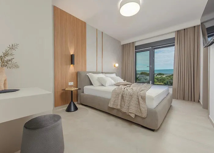 Modern 4br Private - Pool, Jacuzzi, Gaming 比比涅