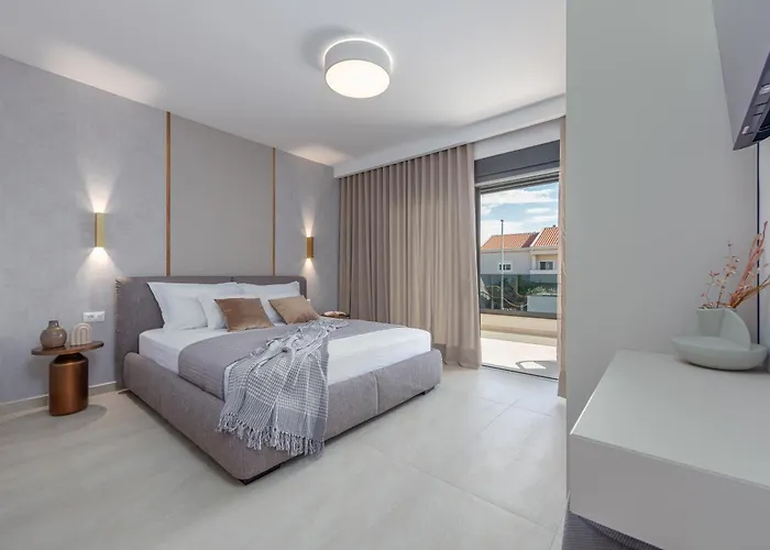 Modern 4br Private - Pool, Jacuzzi, Gaming * Бибинье