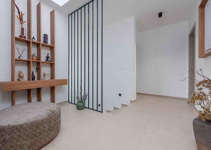 Modern 4br Private - Pool, Jacuzzi, Gaming * Бибинье