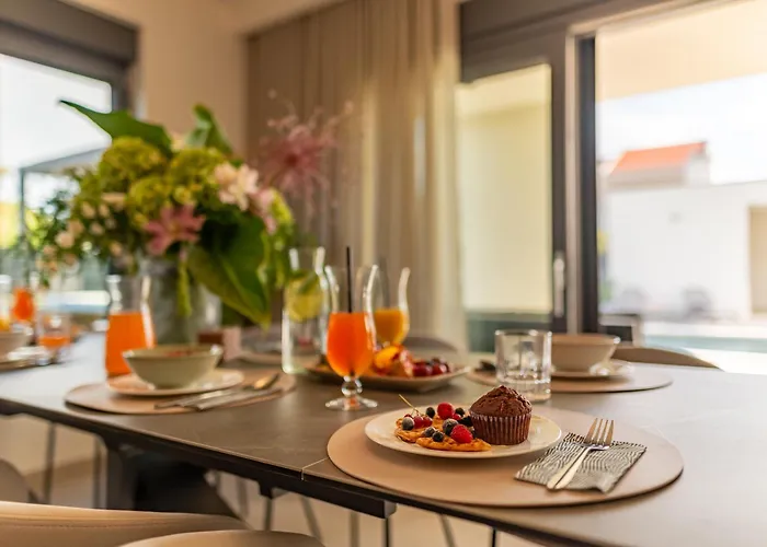 Modern 4br Private - Pool, Jacuzzi, Gaming * 比比涅