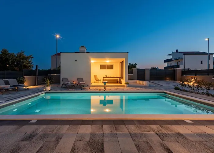 Modern 4br Private - Pool, Jacuzzi, Gaming *