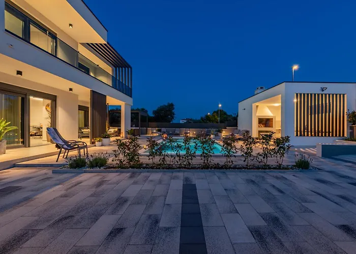 Modern 4br Private - Pool, Jacuzzi, Gaming