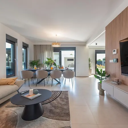 Modern 4br Private - Pool, Jacuzzi, Gaming *