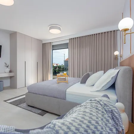 Modern 4br Private - Pool, Jacuzzi, Gaming * Bibinje