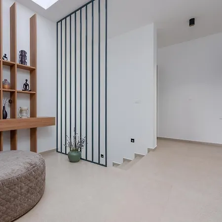 Modern 4br Private - Pool, Jacuzzi, Gaming * Bibinje