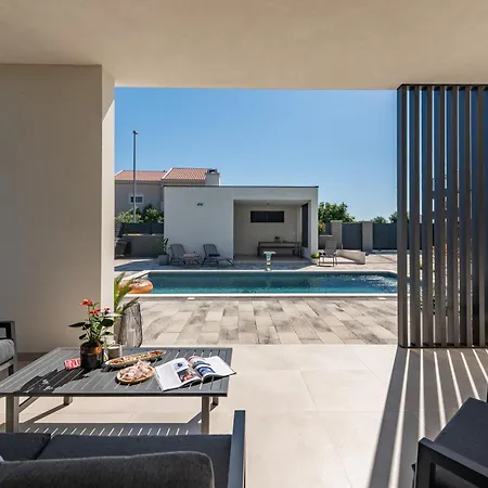 Modern 4br Private - Pool, Jacuzzi, Gaming