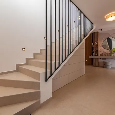 וילה Modern 4br Private - Pool, Jacuzzi, Gaming ביבינייה