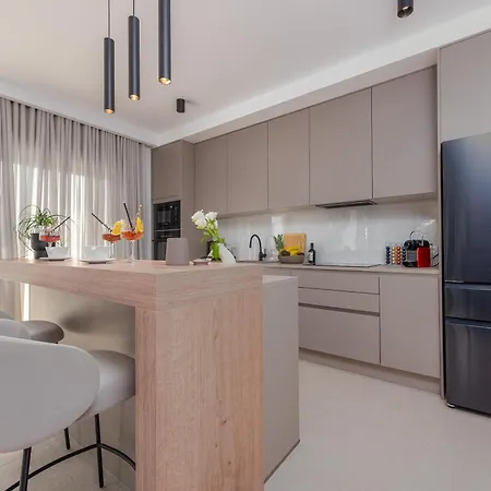 Modern 4br Private - Pool, Jacuzzi, Gaming *
