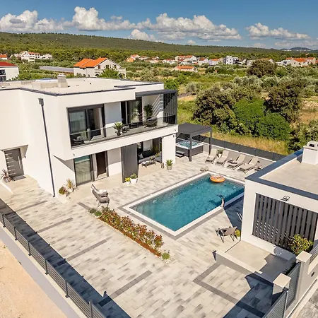 וילה Modern 4br Private - Pool, Jacuzzi, Gaming *