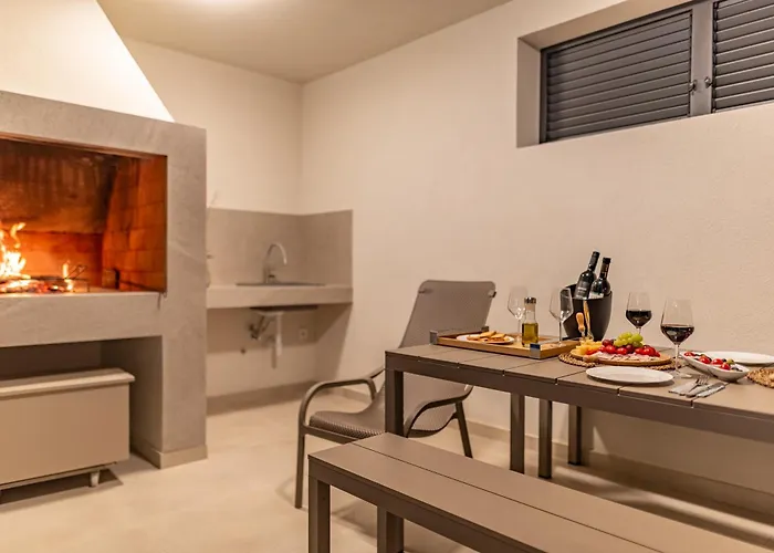 Modern 4br Private - Pool, Jacuzzi, Gaming ביבינייה