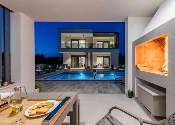 וילה Modern 4br Private - Pool, Jacuzzi, Gaming