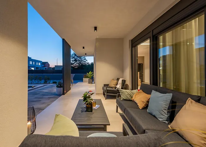 Modern 4br Private - Pool, Jacuzzi, Gaming וילה *