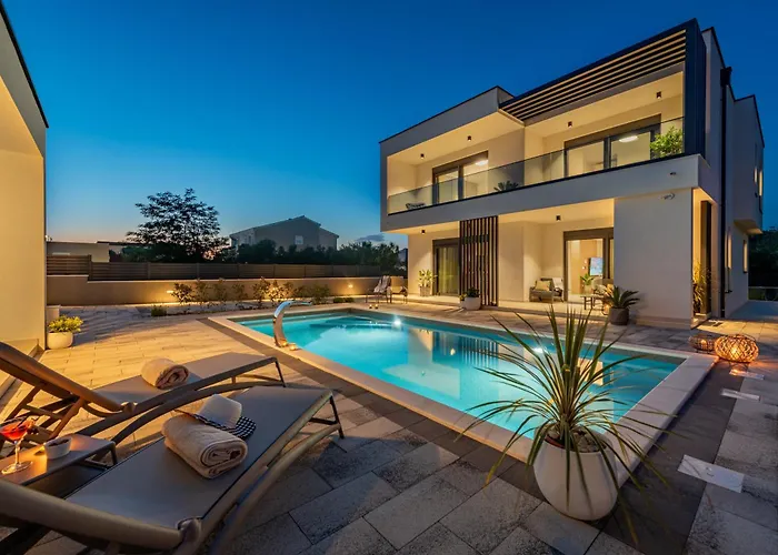 וילה Modern 4br Private - Pool, Jacuzzi, Gaming