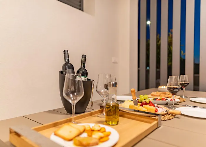 וילה Modern 4br Private - Pool, Jacuzzi, Gaming ביבינייה