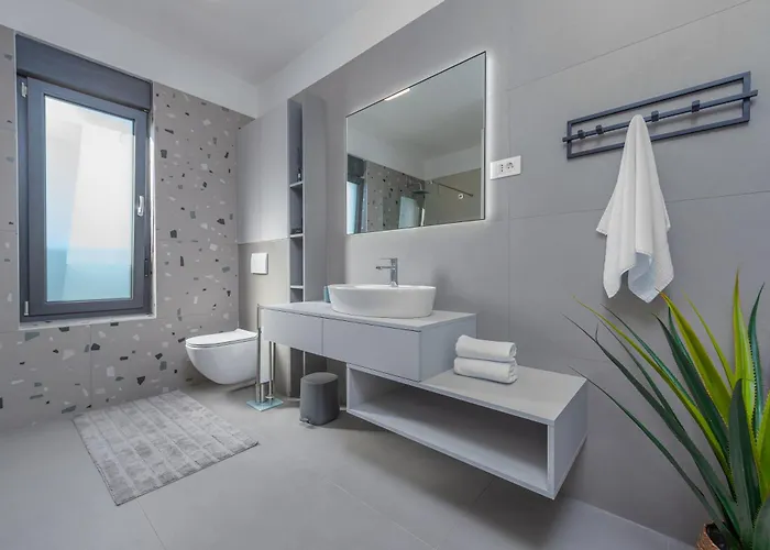 Modern 4br Private - Pool, Jacuzzi, Gaming ביבינייה