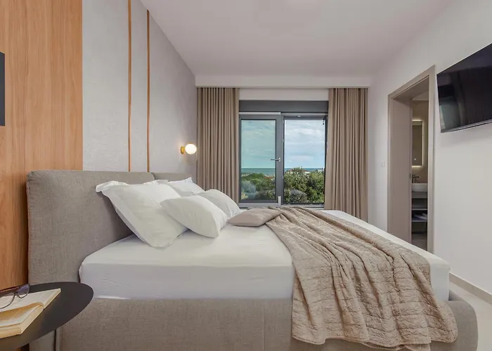 Modern 4br Private - Pool, Jacuzzi, Gaming 비빈제