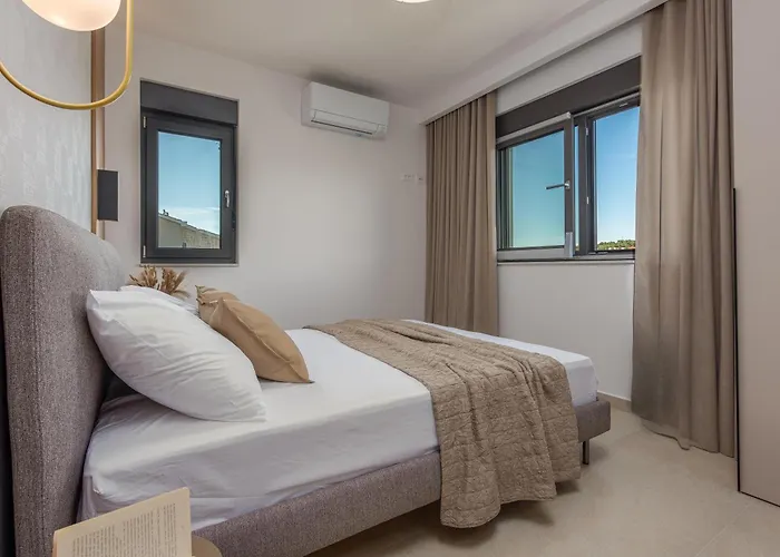 Modern 4br Private - Pool, Jacuzzi, Gaming *