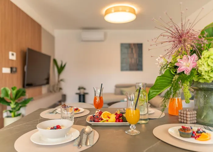 Modern 4br Private - Pool, Jacuzzi, Gaming * ביבינייה