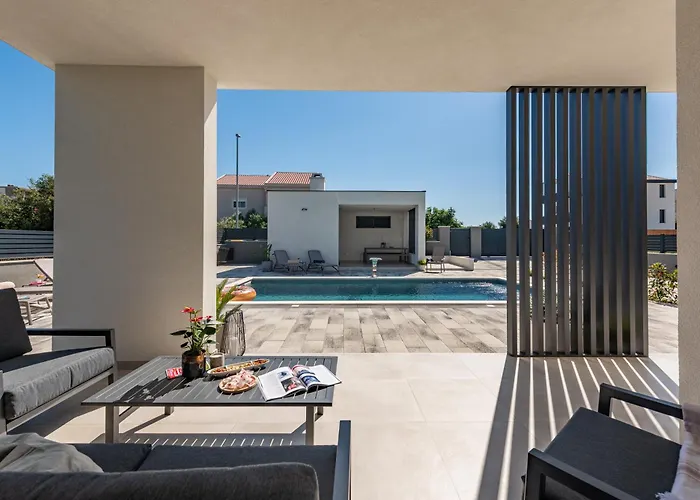 Modern 4br Private - Pool, Jacuzzi, Gaming