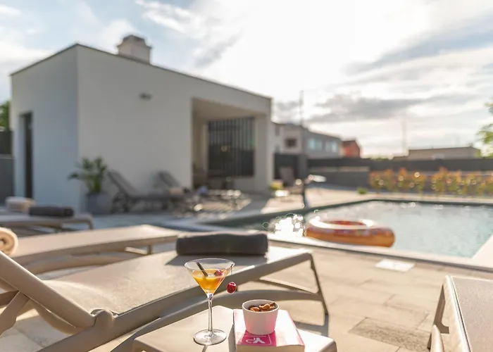 וילה Modern 4br Private - Pool, Jacuzzi, Gaming