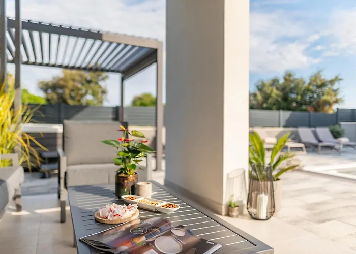 Modern 4br Private - Pool, Jacuzzi, Gaming וילה