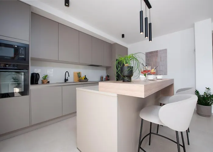 Modern 4br Private - Pool, Jacuzzi, Gaming