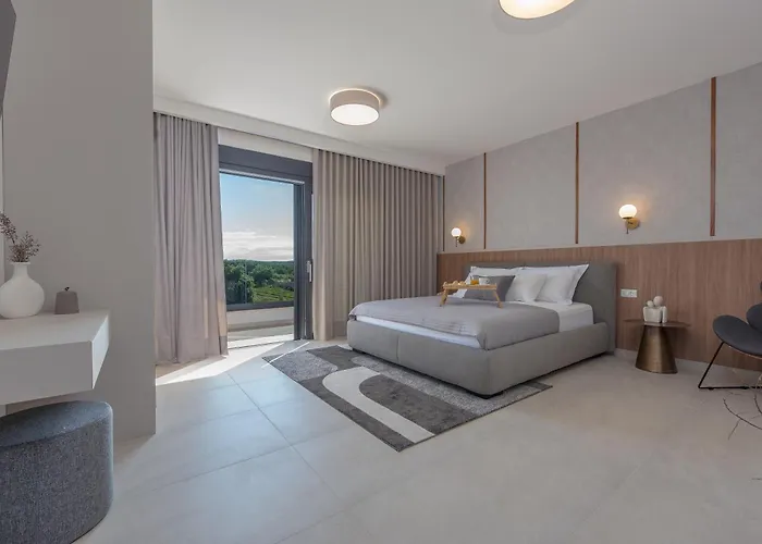 Modern 4br Private - Pool, Jacuzzi, Gaming * ביבינייה
