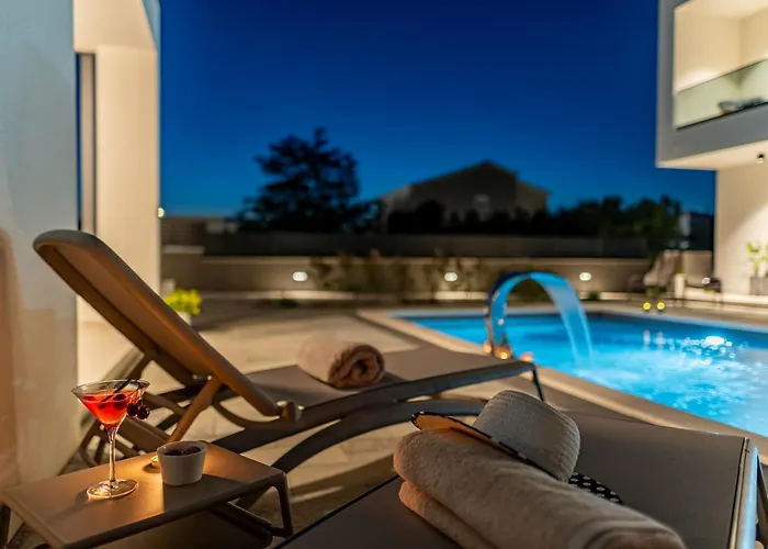 Modern 4br Private - Pool, Jacuzzi, Gaming וילה