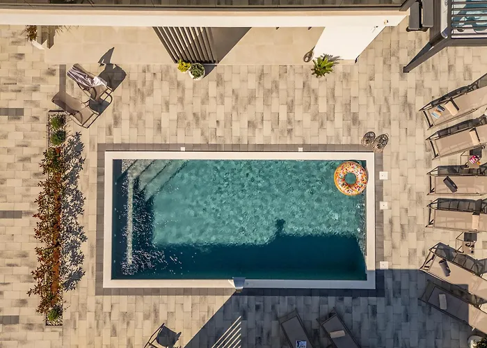 Modern 4br Private - Pool, Jacuzzi, Gaming *