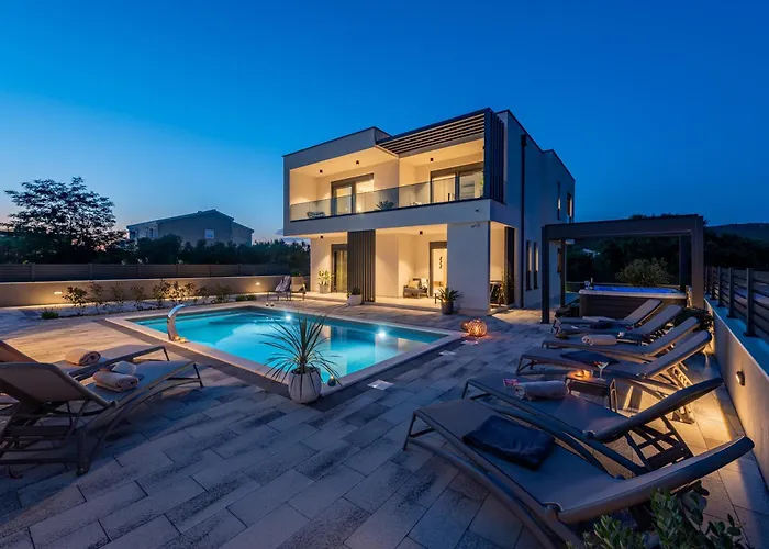 Modern 4br Private - Pool, Jacuzzi, Gaming וילה *