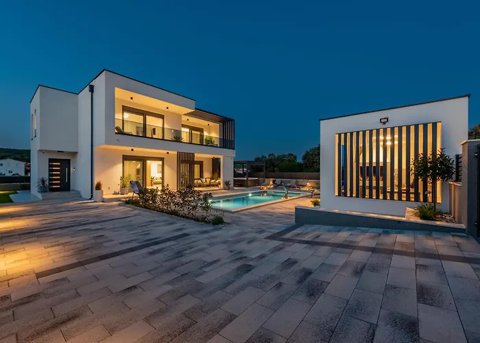 Modern 4br Private - Pool, Jacuzzi, Gaming * ביבינייה