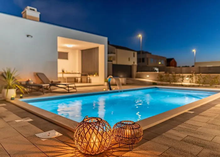 Modern 4br Private - Pool, Jacuzzi, Gaming וילה *